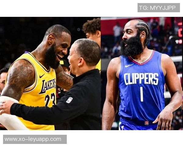 快船全力以赴迎接NBA杯新铺球场地板颜值惊艳引期待 快船全力以赴迎接NBA杯新铺球场地板颜值惊艳引期待